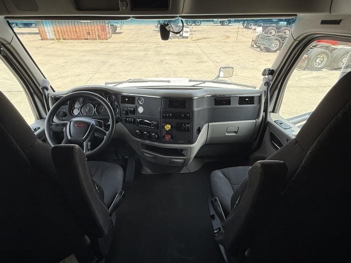 2022 Peterbilt 579 — photo 11
