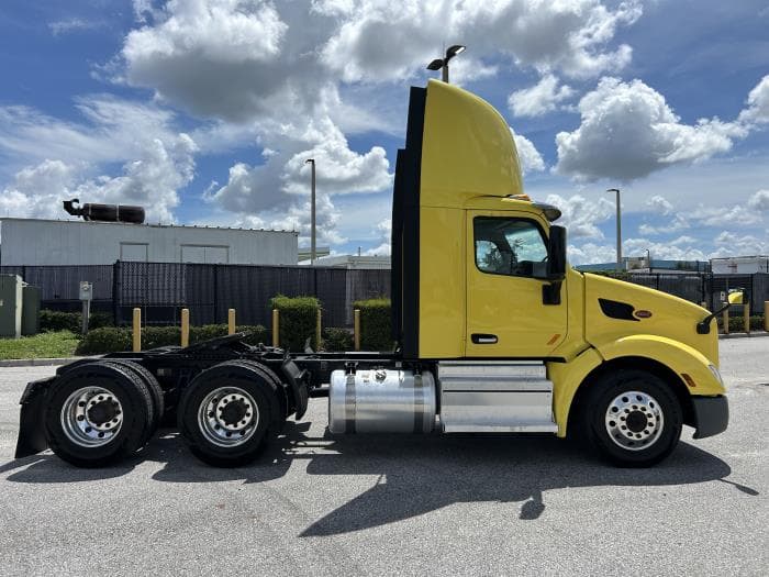 2021 Peterbilt 579 — photo 9