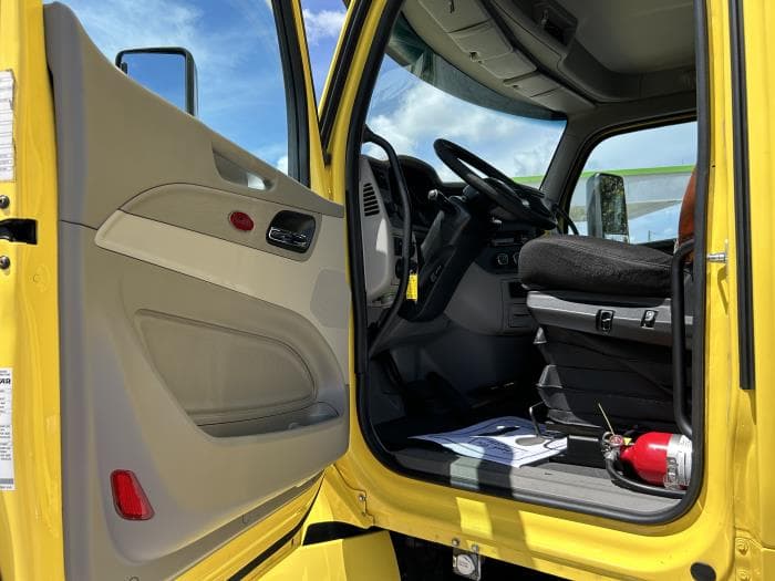 2021 Peterbilt 579 — photo 14