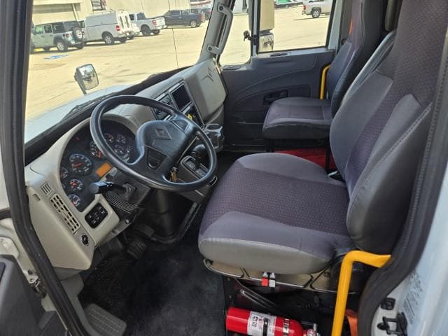 2019 International 4300 — photo 9
