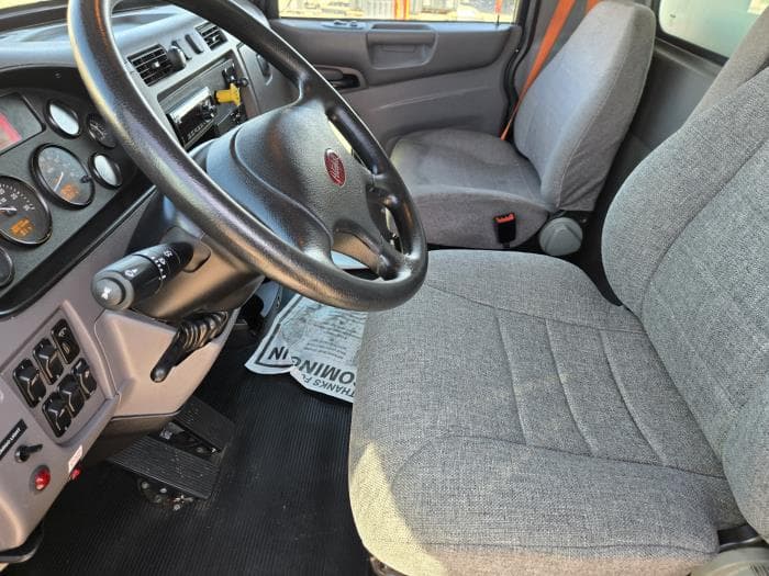 2020 Peterbilt 337 — photo 3