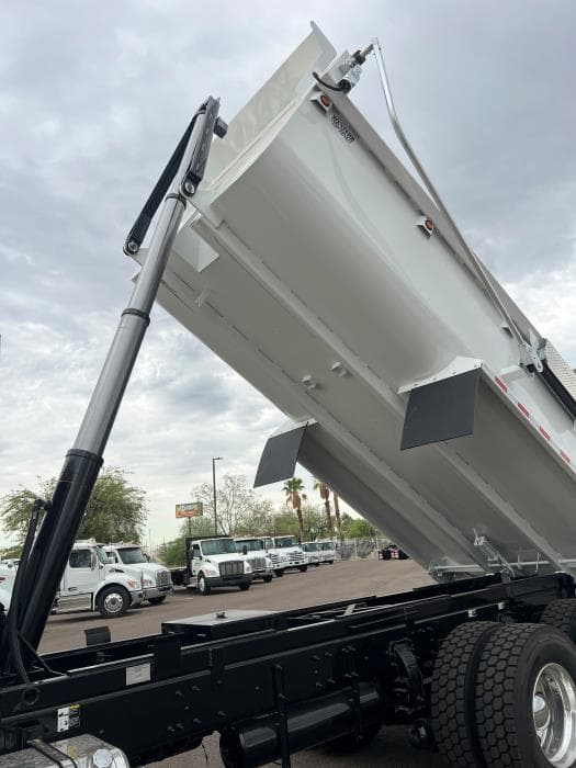 2026 Peterbilt 548 — photo 18