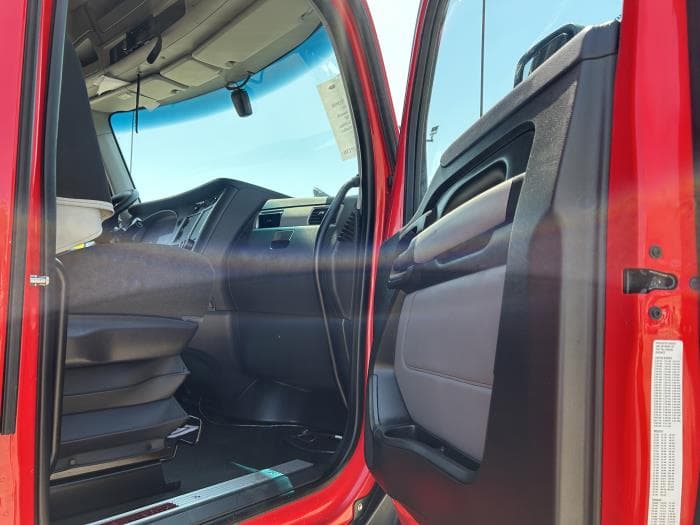 2024 Kenworth T680 — photo 23