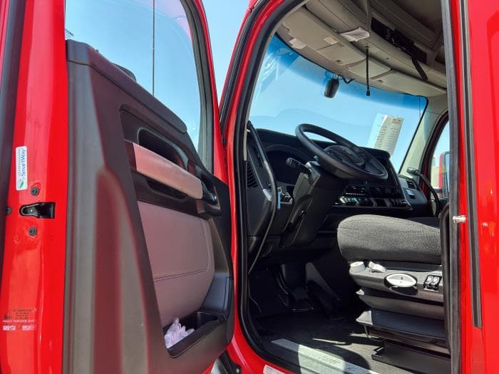 2024 Kenworth T680 — photo 25