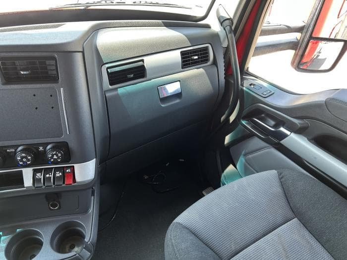 2024 Kenworth T680 — photo 37