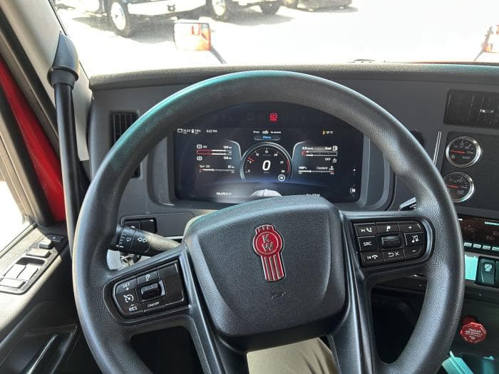 2024 Kenworth T680 — photo 39