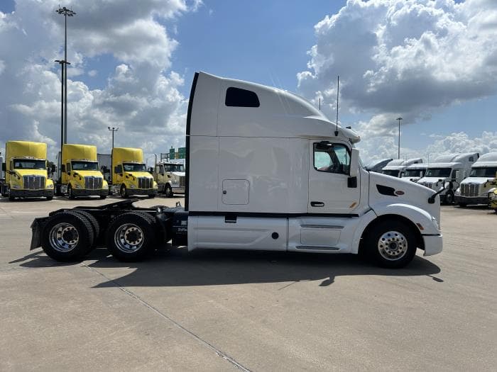 2022 Peterbilt 579 — photo 7