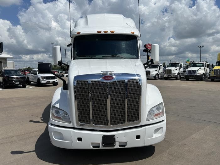 2022 Peterbilt 579 — photo 9