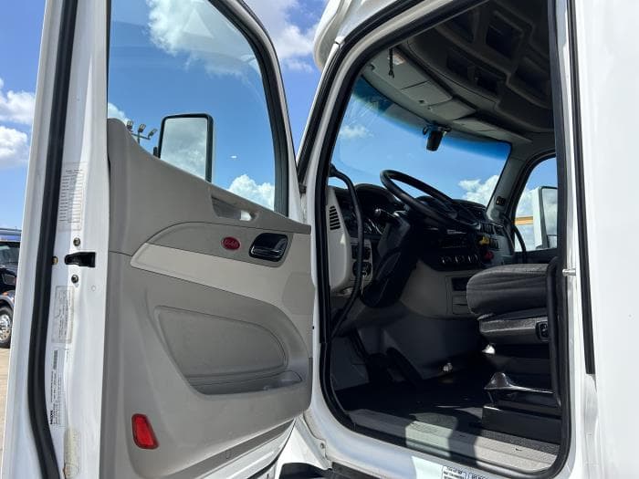 2022 Peterbilt 579 — photo 26