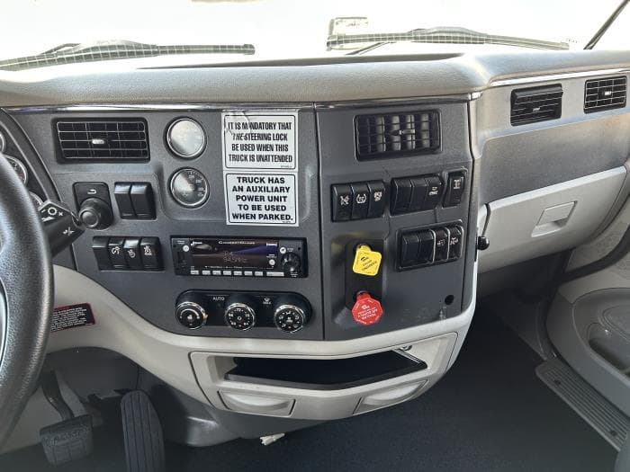 2022 Peterbilt 579 — photo 38