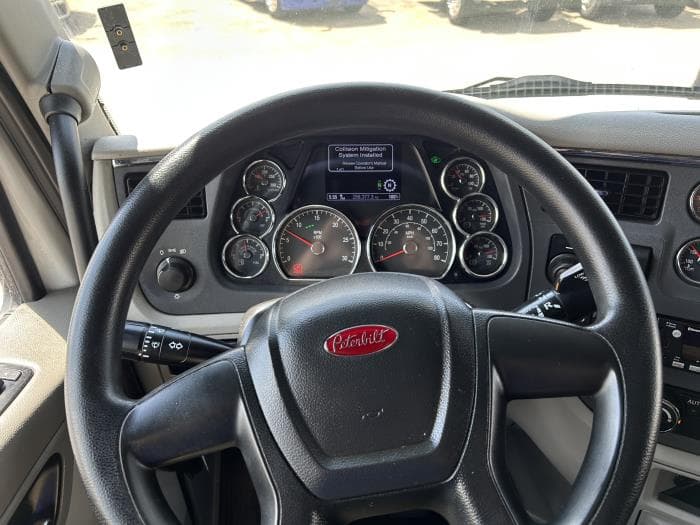 2022 Peterbilt 579 — photo 39