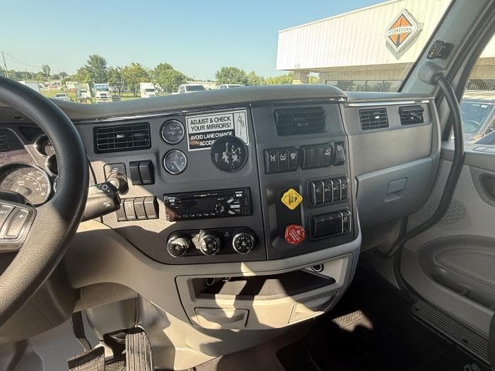 2021 Peterbilt 579 — photo 10