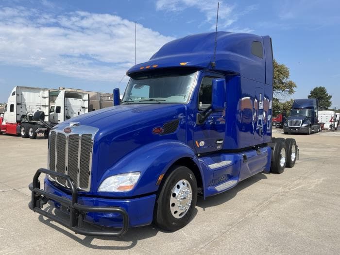 2022 Peterbilt 579 — photo 2