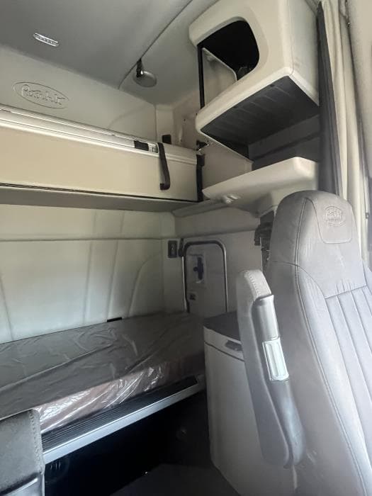 2022 Peterbilt 579 — photo 16