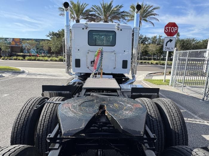 2026 Peterbilt 567 — photo 8