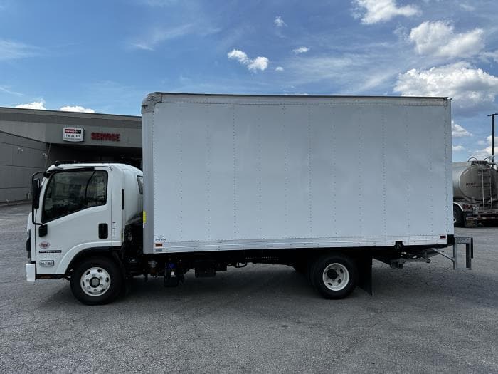 2025 Isuzu NPR — photo 4