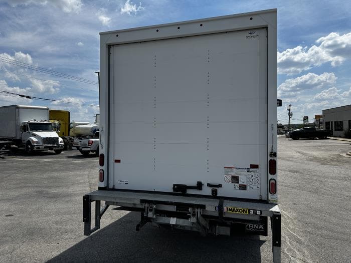 2025 Isuzu NPR — photo 6