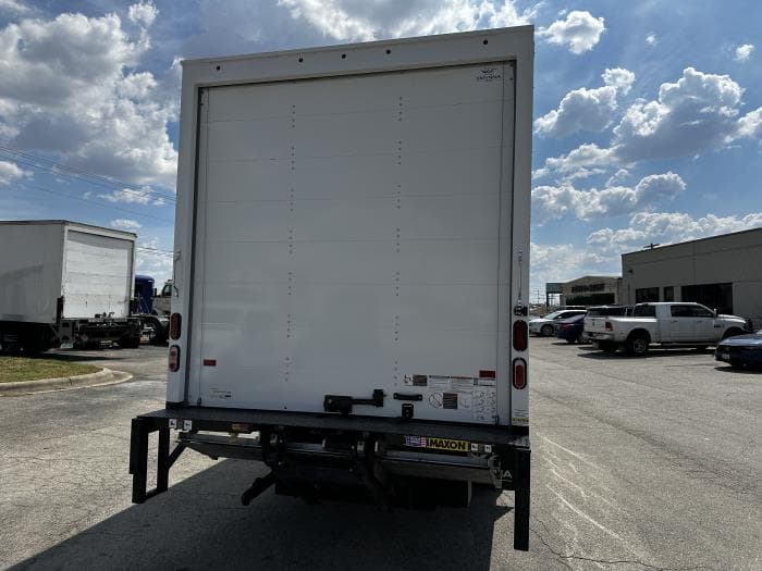 2025 Isuzu NRR — photo 7