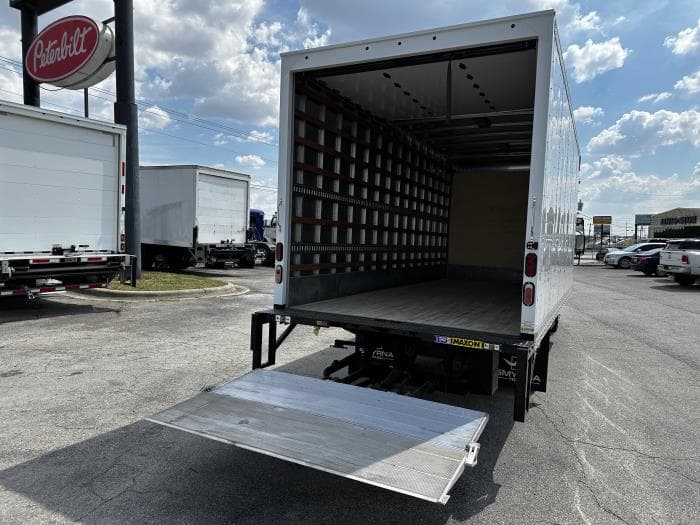 2025 Isuzu NRR — photo 8