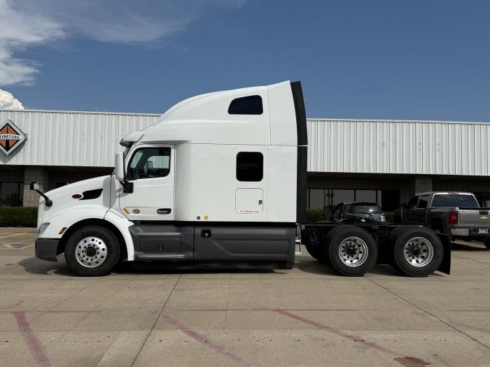 2021 Peterbilt 579 — photo 3