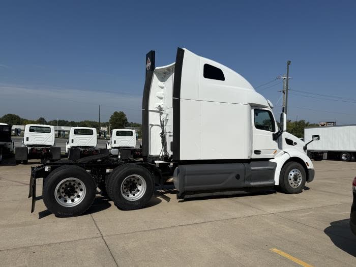 2021 Peterbilt 579 — photo 7
