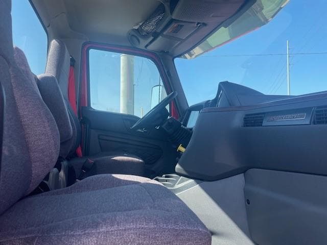 2026 International HX — photo 10