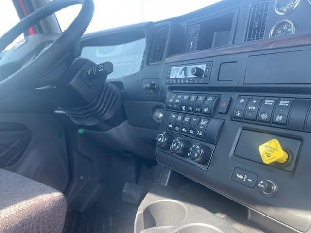 2026 International HX — photo 11