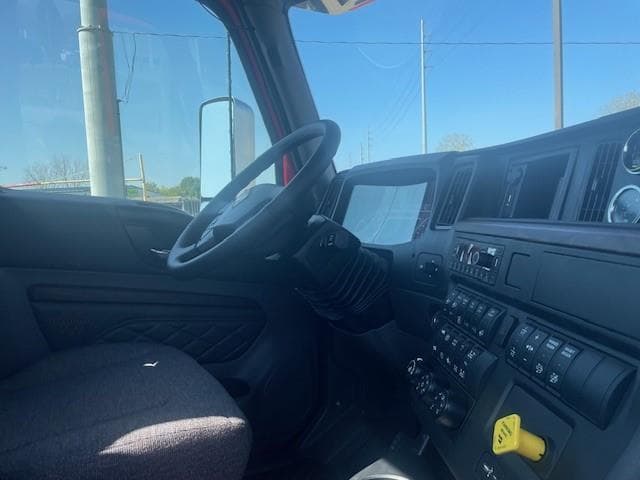 2026 International HX — photo 12