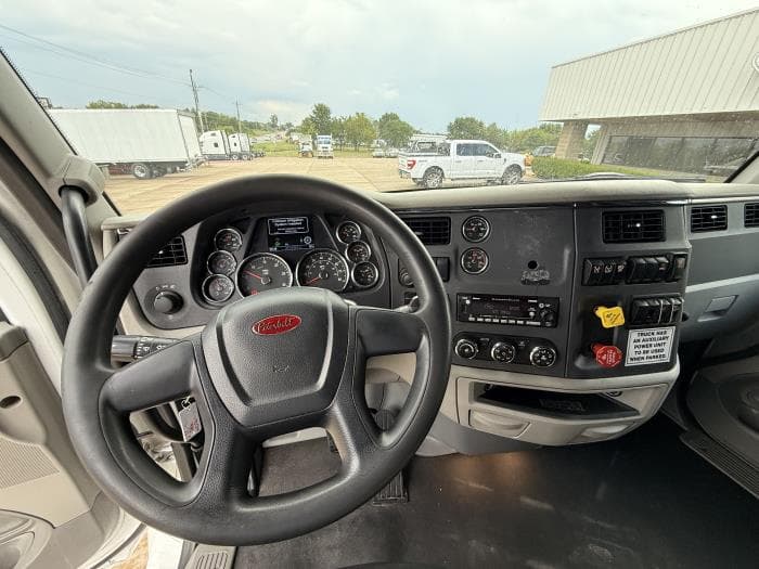 2022 Peterbilt 579 — photo 11