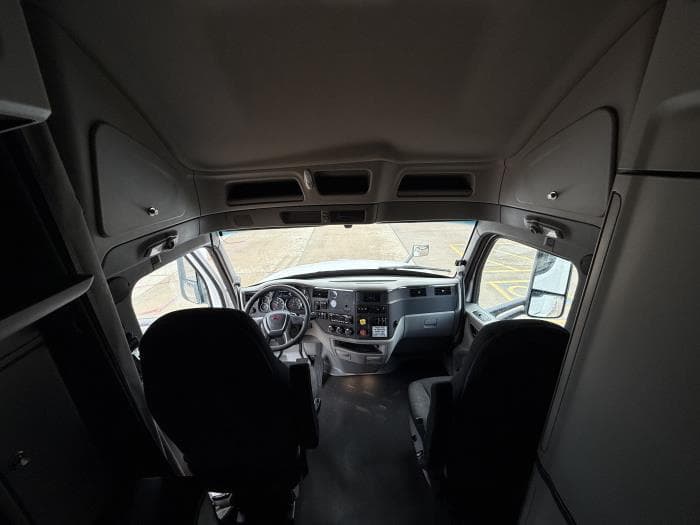 2022 Peterbilt 579 — photo 12