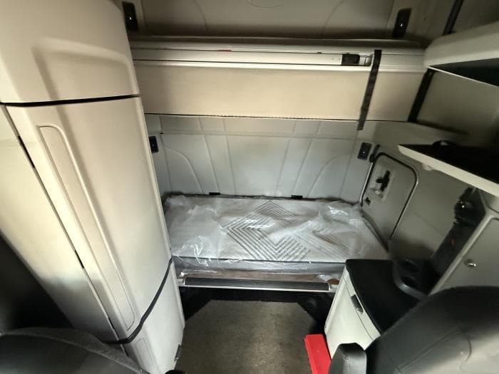 2022 Peterbilt 579 — photo 13