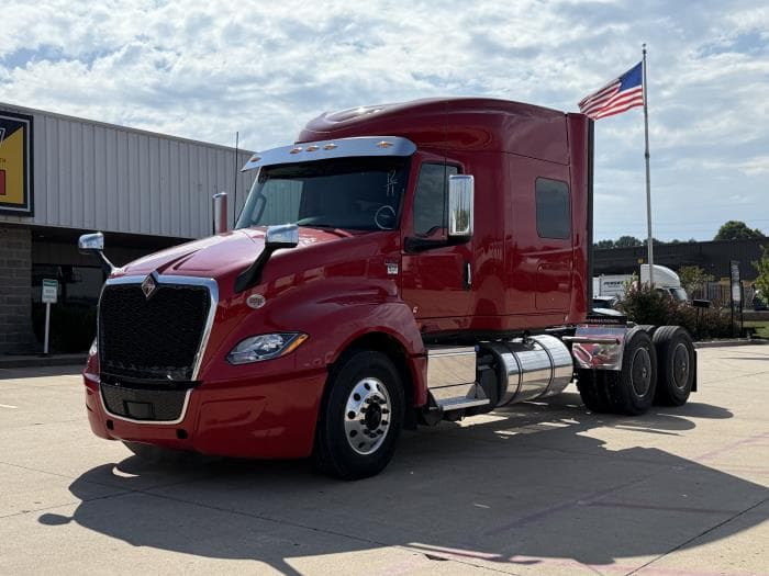 2026 International LT — photo 2