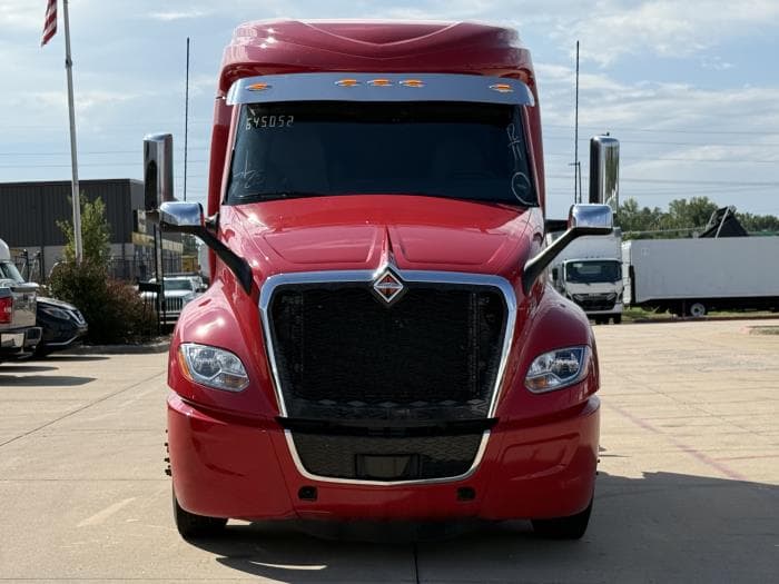 2026 International LT — photo 9