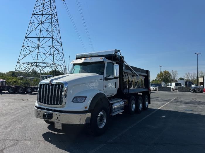 2026 International HX — photo 2