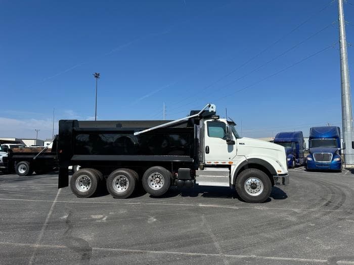 2026 International HX — photo 6