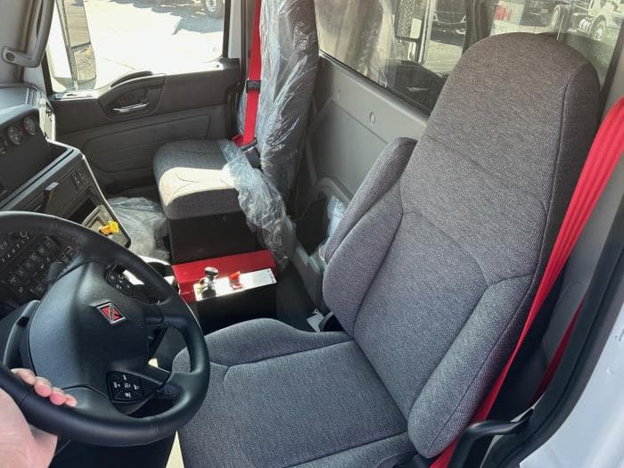 2026 International HX — photo 10