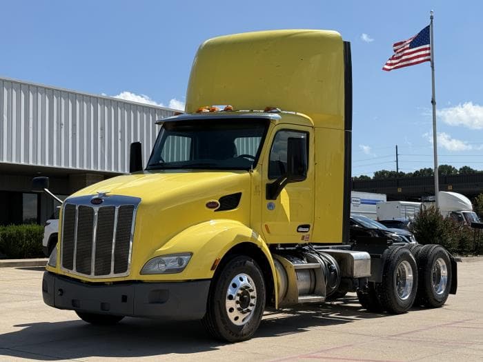 2021 Peterbilt 579 — photo 2