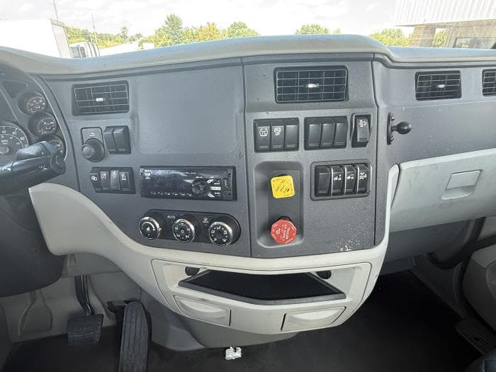 2021 Peterbilt 579 — photo 13