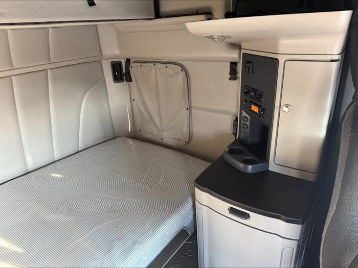 2021 Peterbilt 579 — photo 7