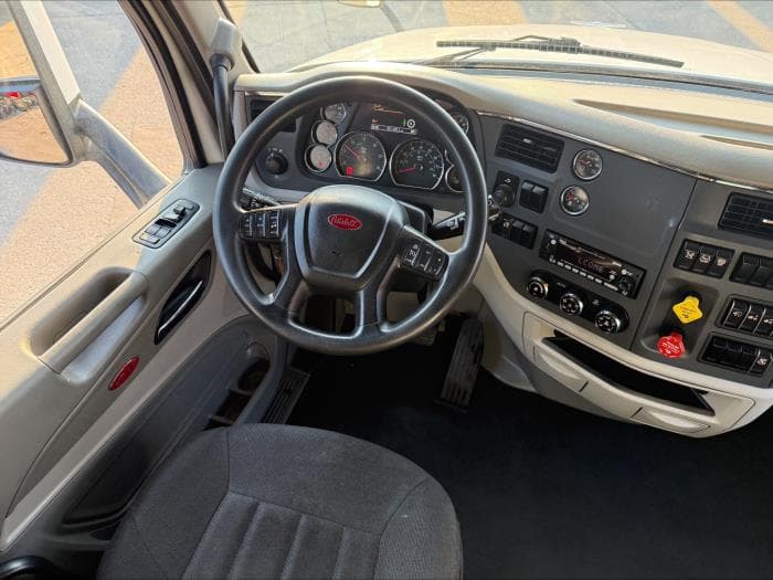 2021 Peterbilt 579 — photo 14