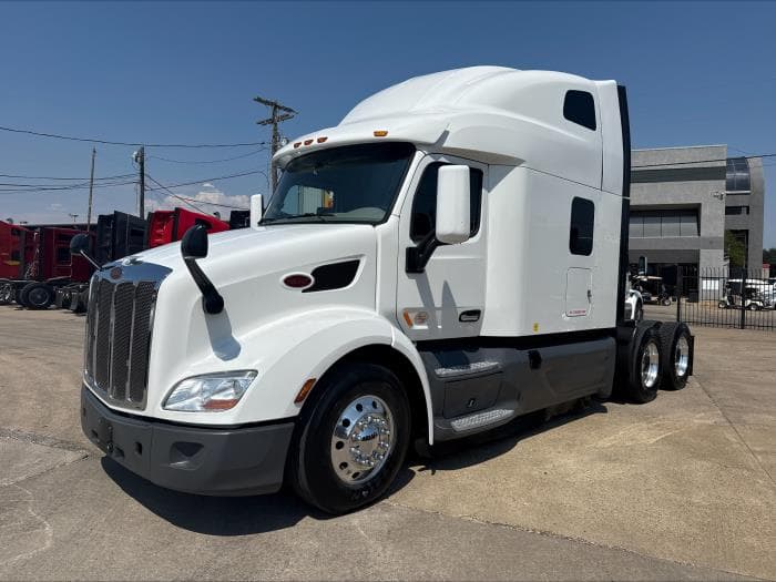 2021 Peterbilt 579 — photo 2