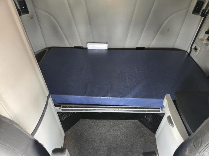 2022 Peterbilt 579 — photo 22