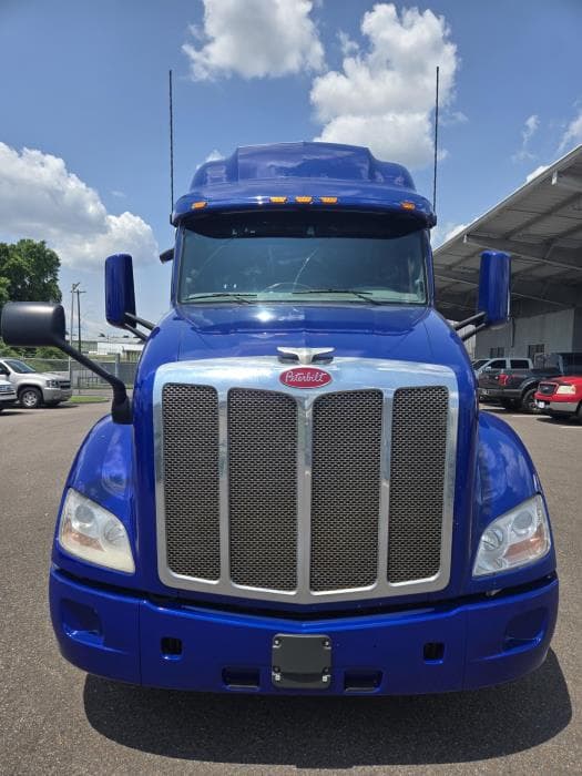 2022 Peterbilt 579 — photo 25