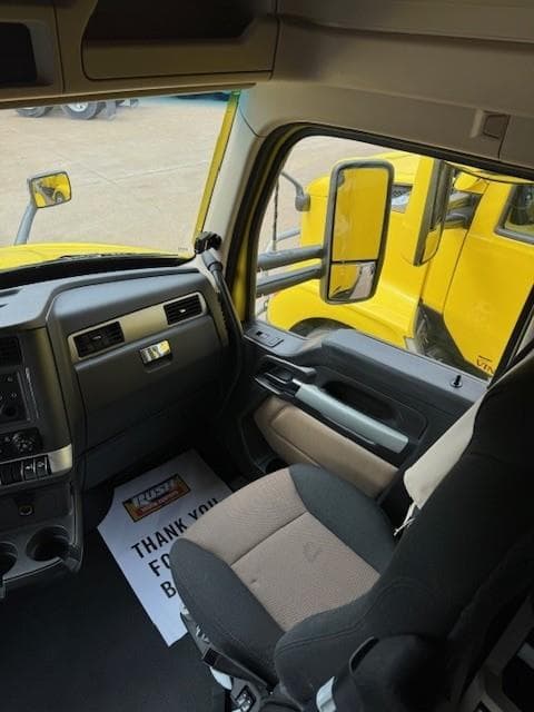 2023 Kenworth T680 — photo 23