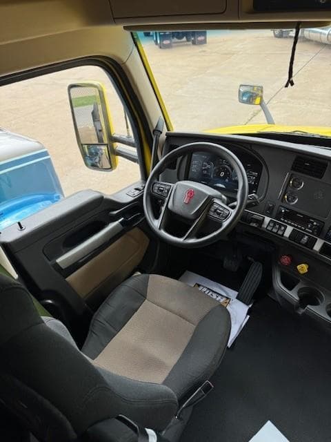 2023 Kenworth T680 — photo 22