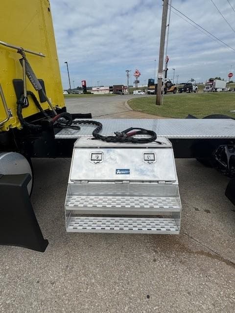 2023 Kenworth T680 — photo 8