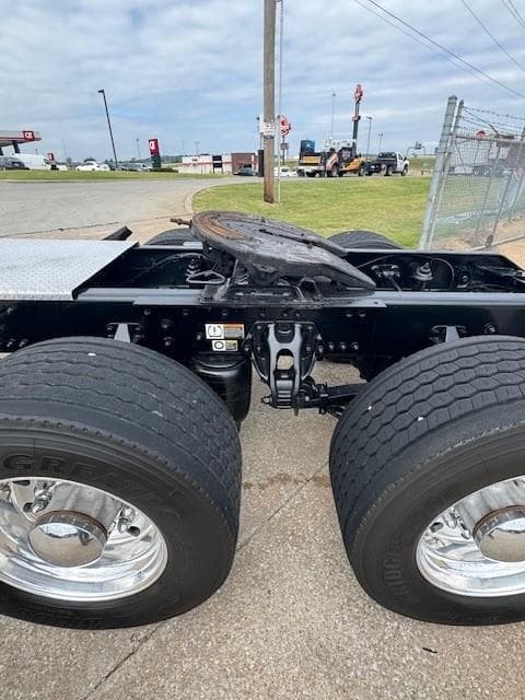 2023 Kenworth T680 — photo 9