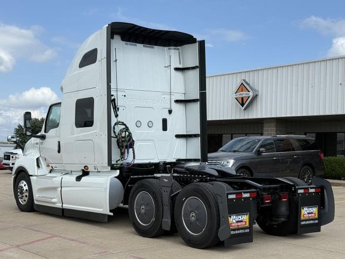 2026 International LT — photo 4