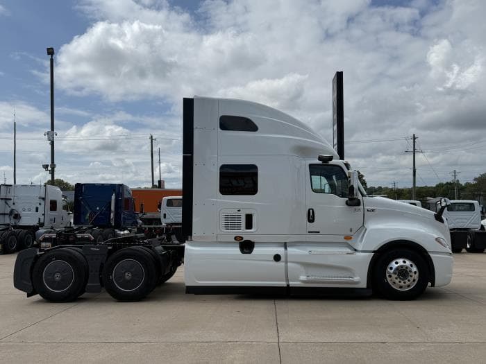 2026 International LT — photo 8