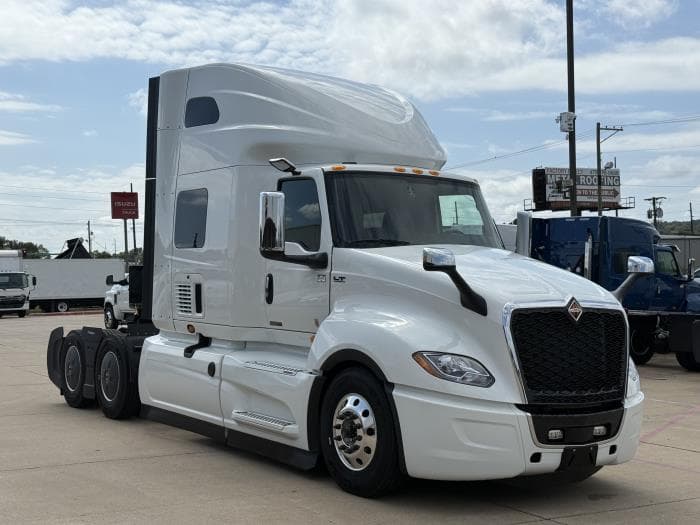 2026 International LT — photo 9